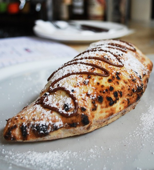 Calzone με nutella και παγωτό βανίλια