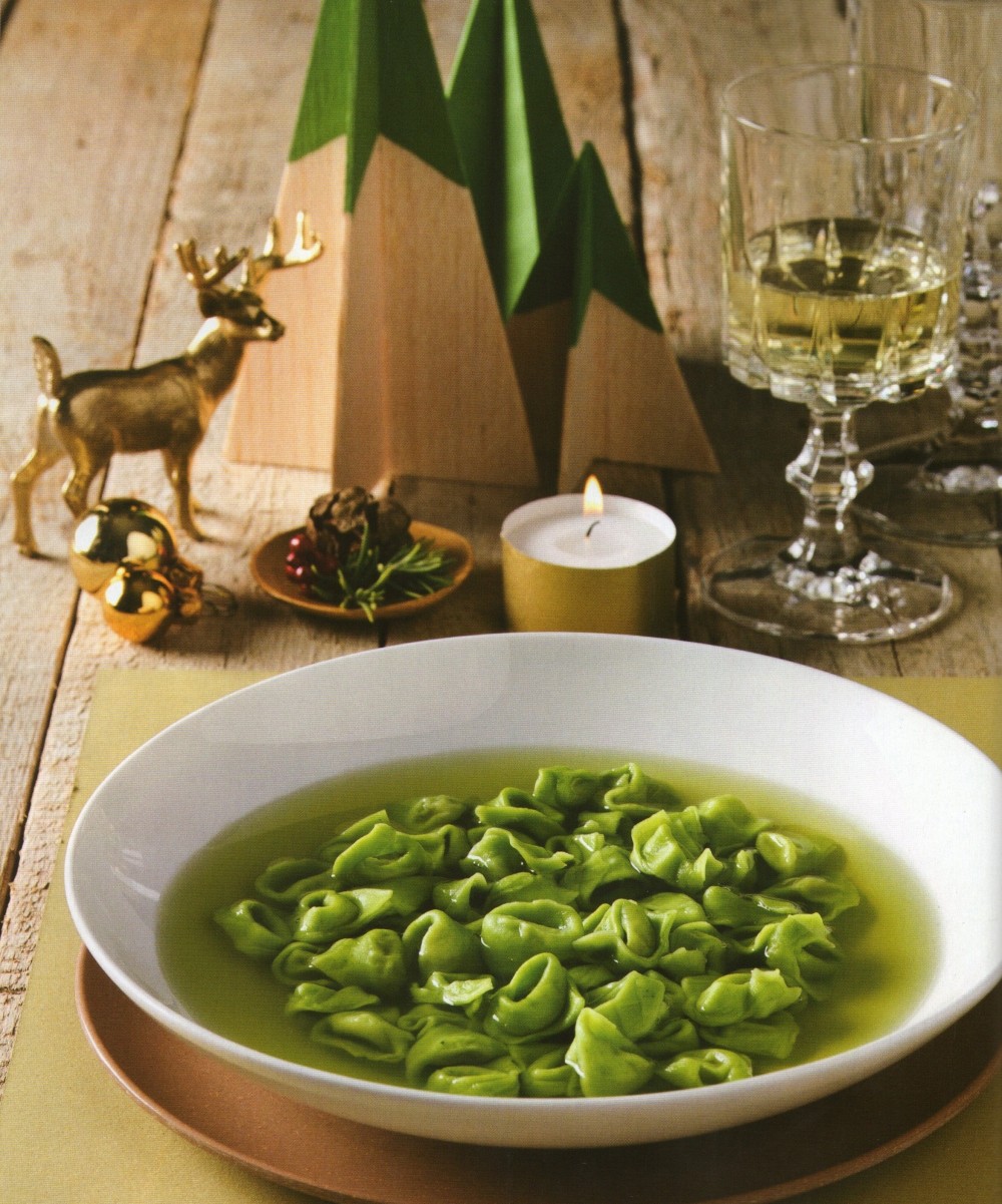 Tortellini με μαϊντανό σε σούπα σέλινου
