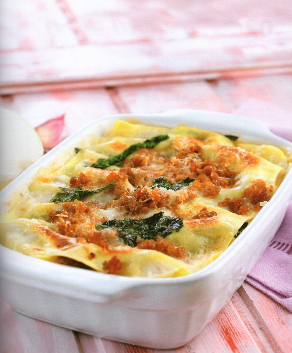 Lasagne με λουκάνικα και σπανάκι