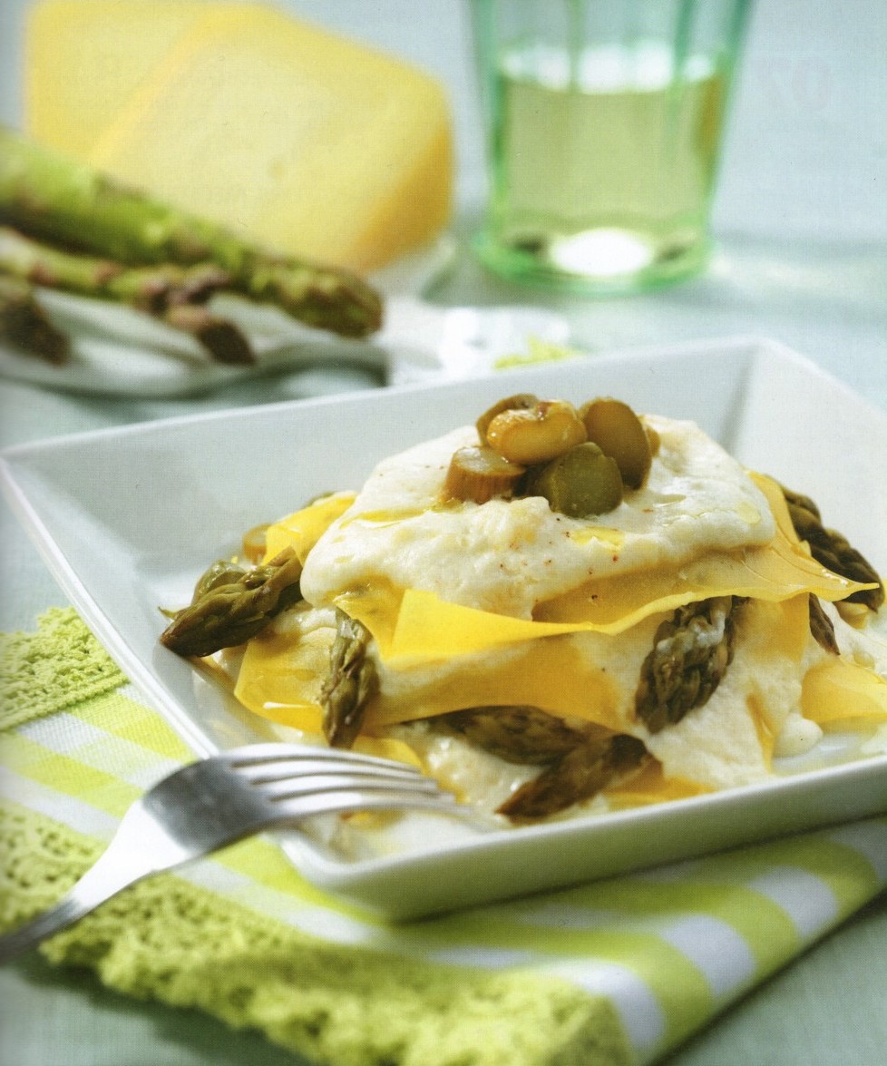 Lasagne «μιλφέιγ» με σπαράγγια και μπεσαμέλ