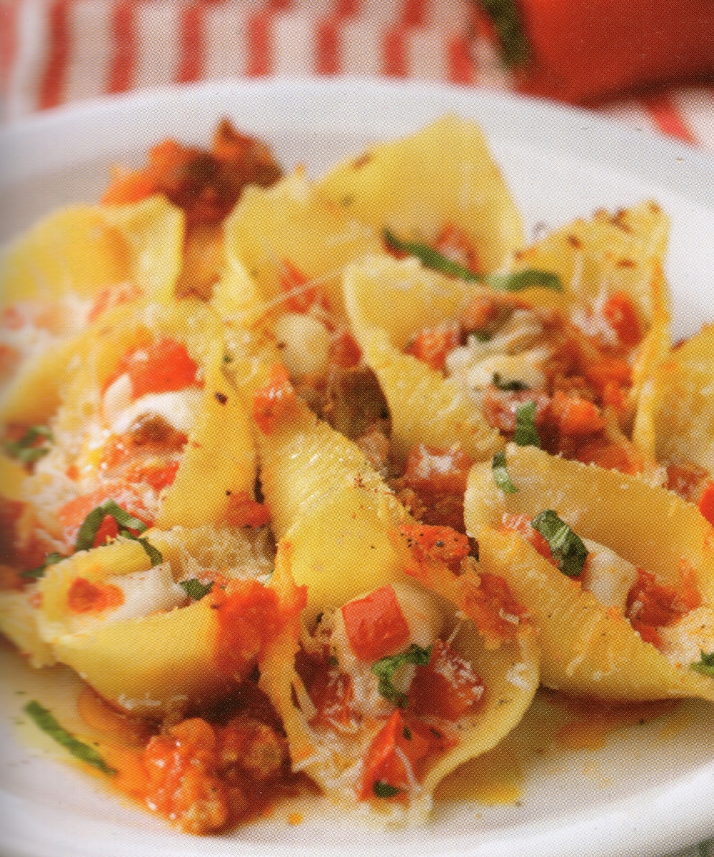 Conchiglie al ragù με mozzarella di bufala